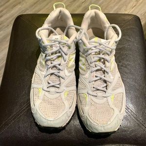 New balance SL-1, 473 Trail shoe white and light grey size 9 women